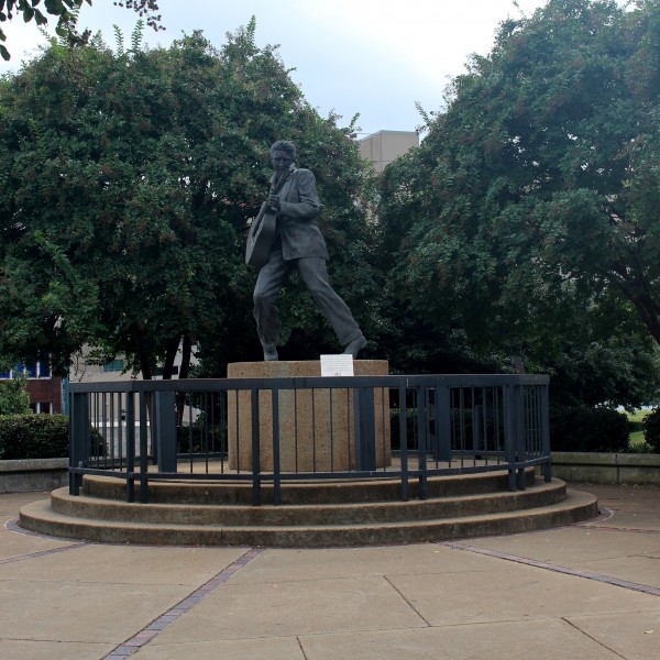 Elvis Presley Statue